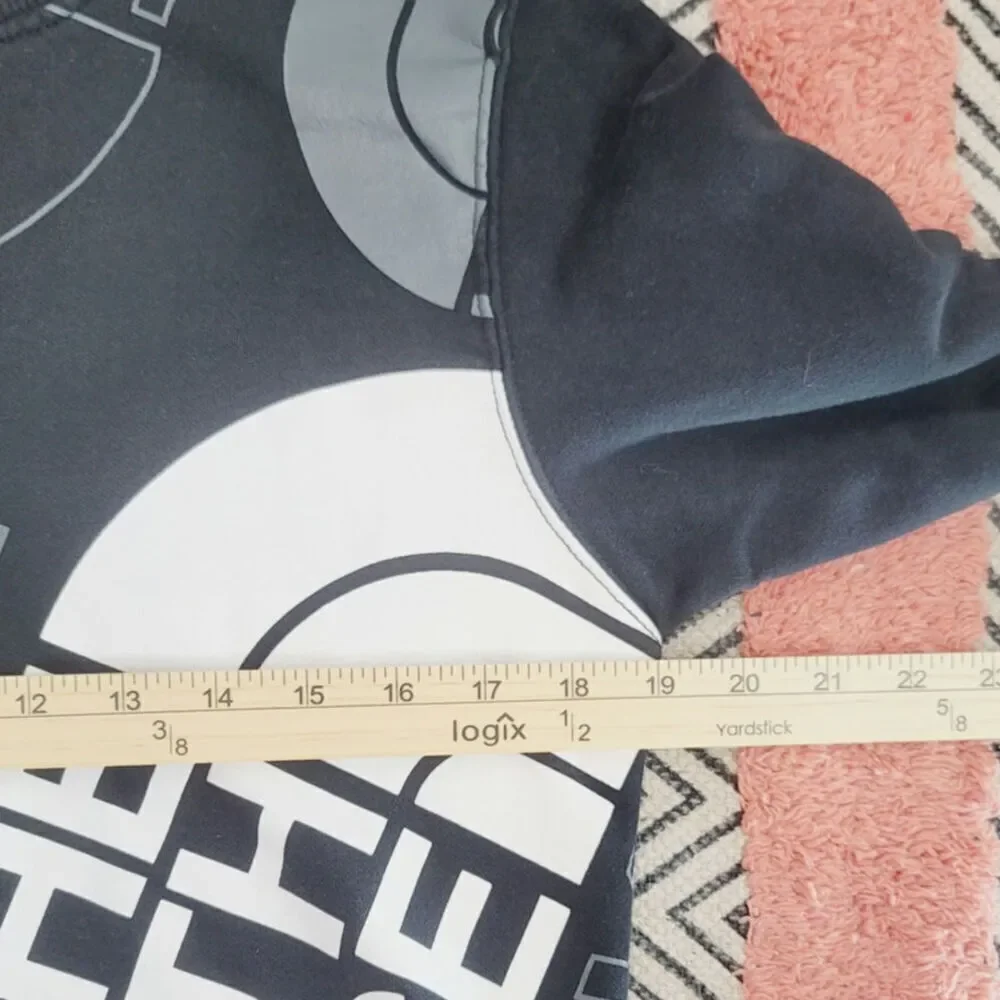 The North Face Men's Graphic Injection Crew Sweatshirt in Black, sz XS